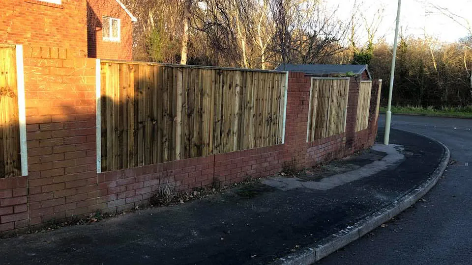 A customers fence we erected that has close boards and fixed between walls. 