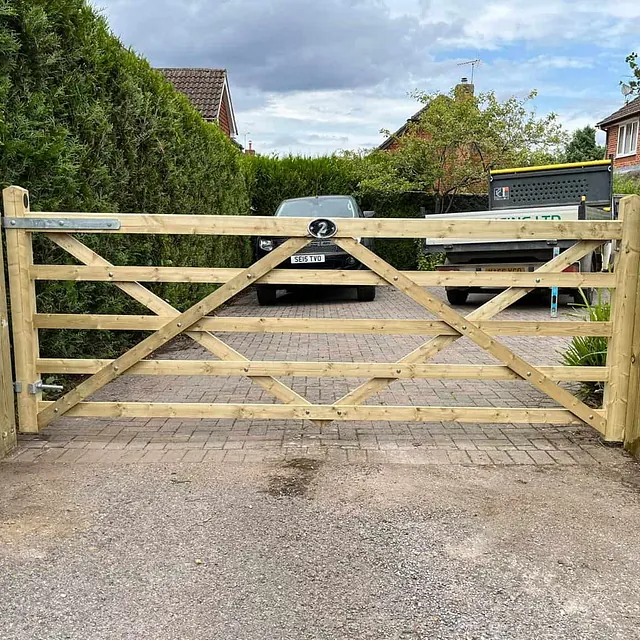 gate