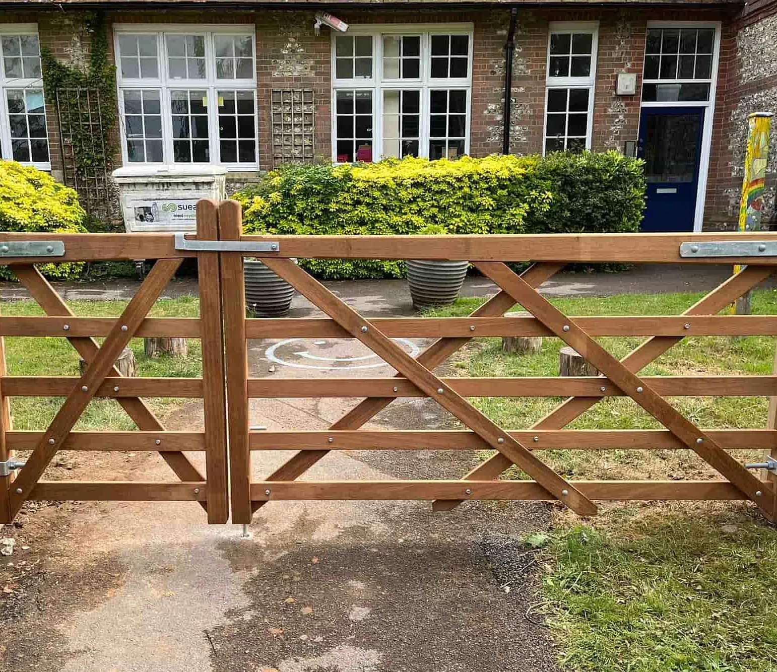 bar gate