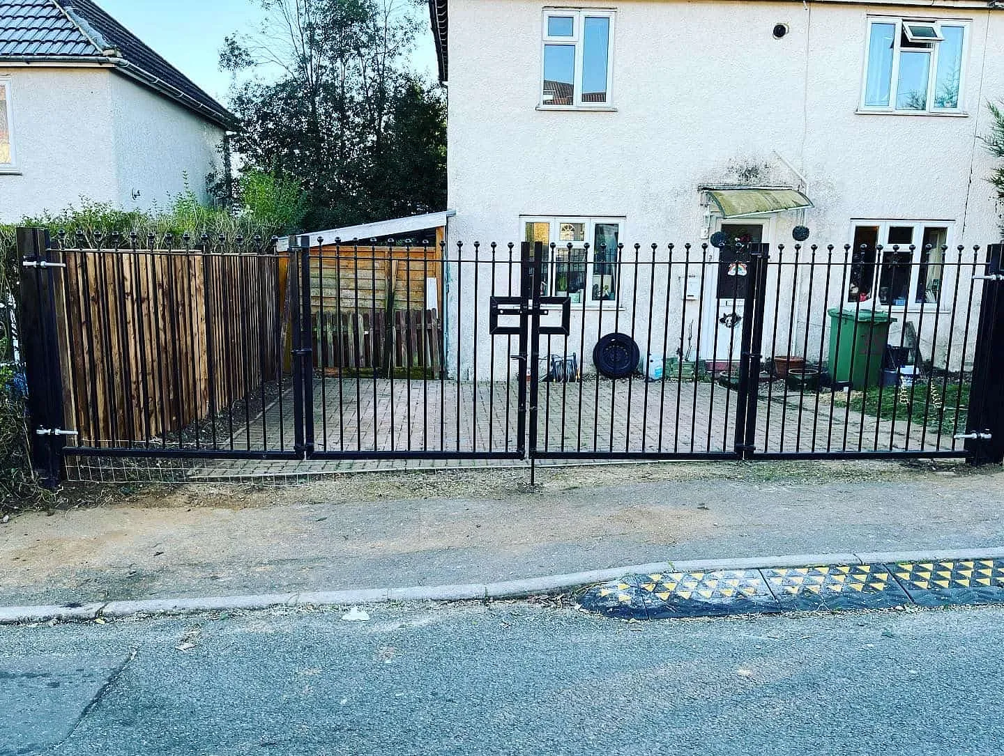 metal gate